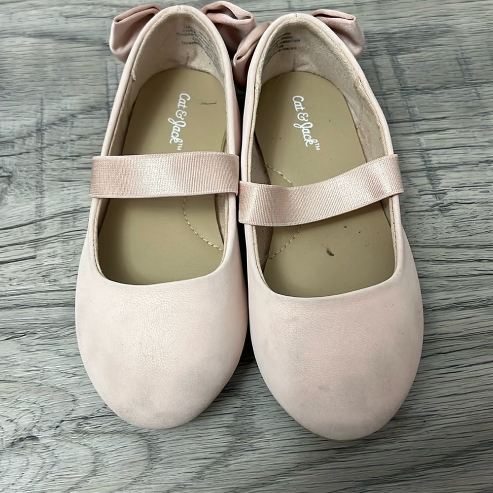Girls pink with back bow shoes